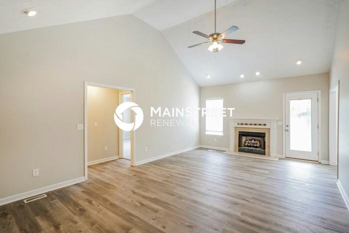 204 Oxford Place - Photo 3 of 15