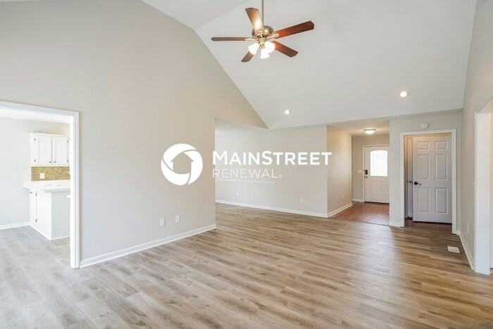 204 Oxford Place - Photo 4 of 15