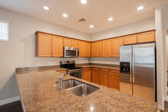 3314 E Sheffield Rd - Photo 7 of 32