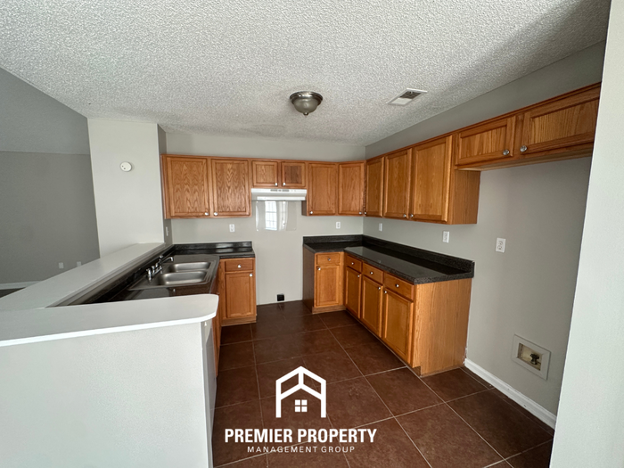 7041 Ireland Dr - Photo 4 of 18