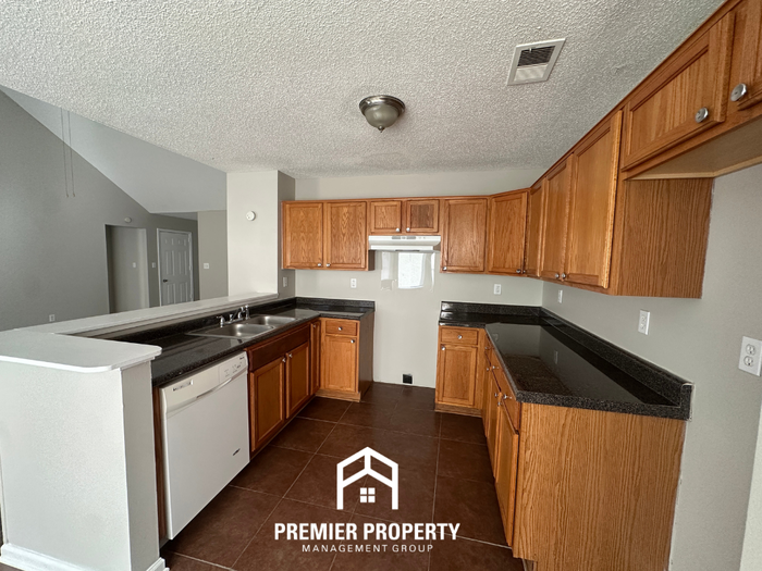 7041 Ireland Dr - Photo 5 of 18