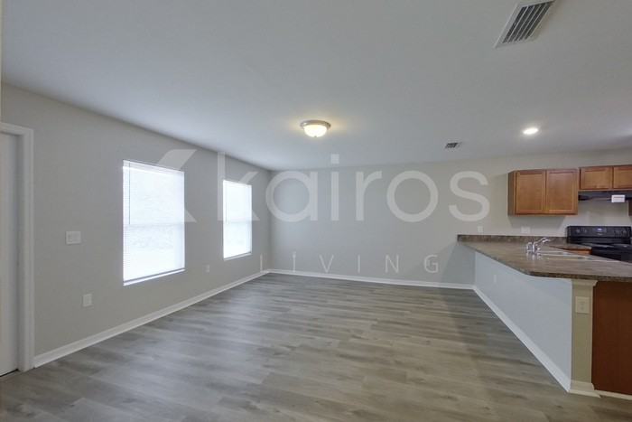 315 Ne 25th Ter - Photo 4 of 22