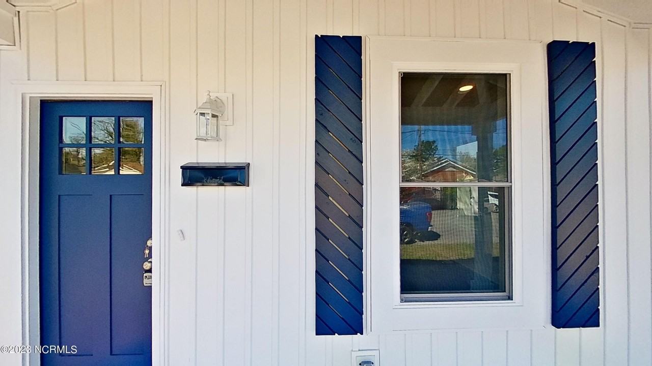 319 Anderson St - Photo 2 of 24