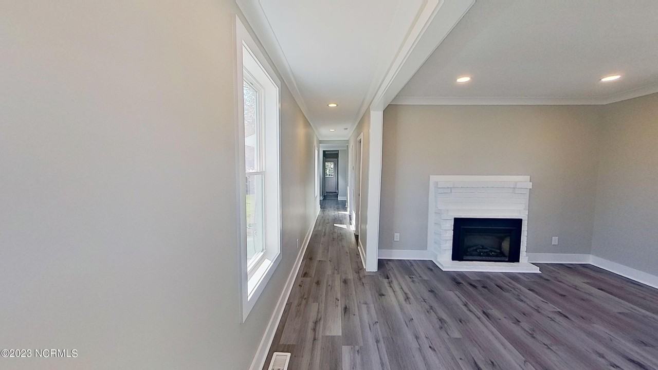 319 Anderson St - Photo 3 of 24