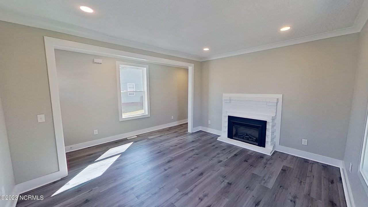 319 Anderson St - Photo 5 of 24