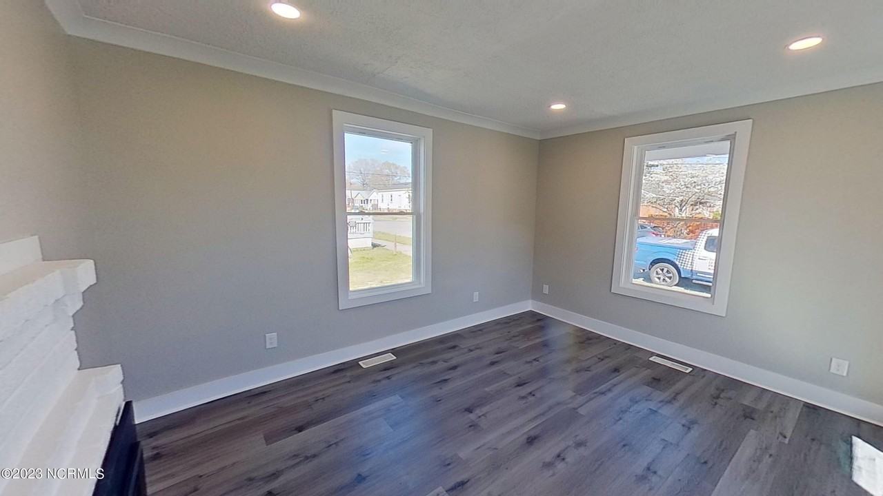 319 Anderson St - Photo 6 of 24