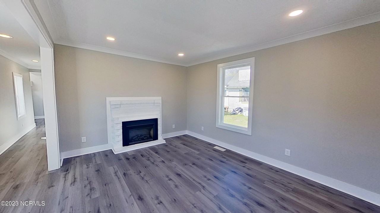 319 Anderson St - Photo 7 of 24