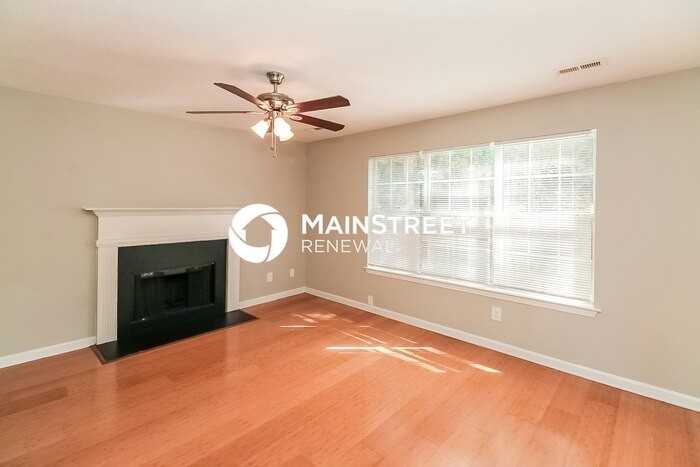 1579 Isleworth Cir - Photo 2 of 17