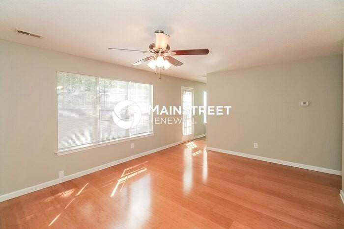 1579 Isleworth Cir - Photo 3 of 17