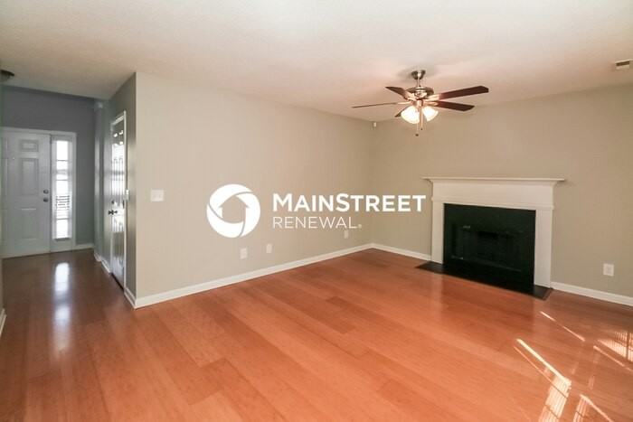 1579 Isleworth Cir - Photo 4 of 17