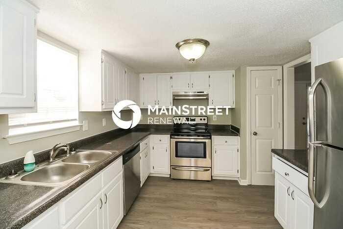 1579 Isleworth Cir - Photo 5 of 17