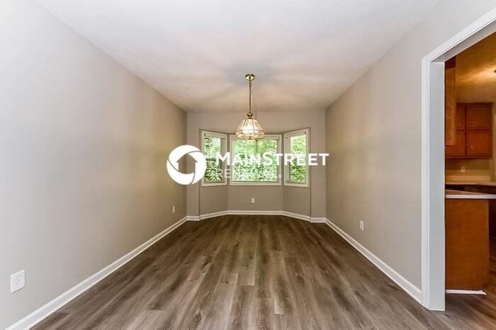 109 Hayes Cir - Photo 4 of 17