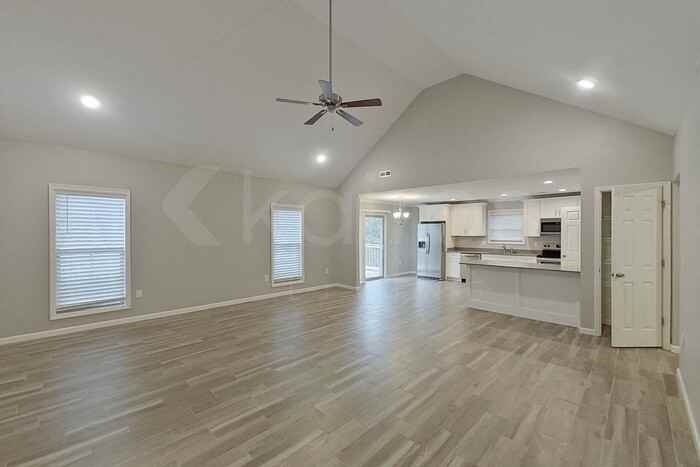560 Lexington Road - Photo 2 of 23