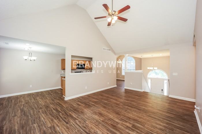 2040 Club Bay Dr - Photo 2 of 22