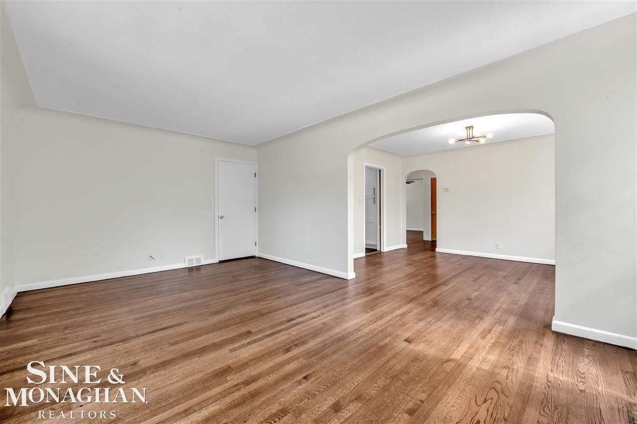 796 Harcourt Rd - Photo 3 of 33