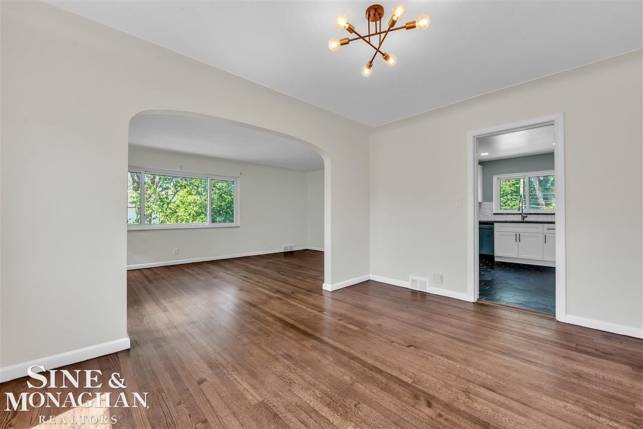 796 Harcourt Rd - Photo 6 of 33