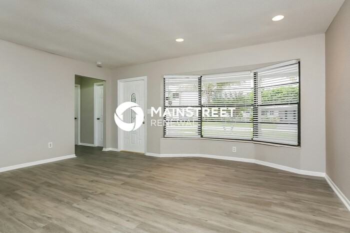 5011 Nw 17th St - Photo 4 of 16