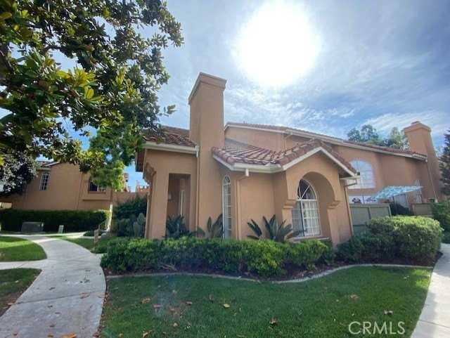 182 Alicante Aisle - Photo 3 of 42