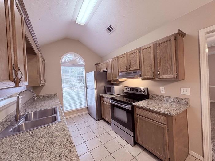 3007 Willow Dr - Photo 3 of 24