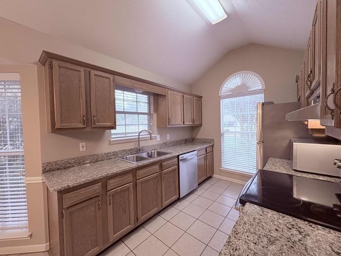 3007 Willow Dr - Photo 4 of 24