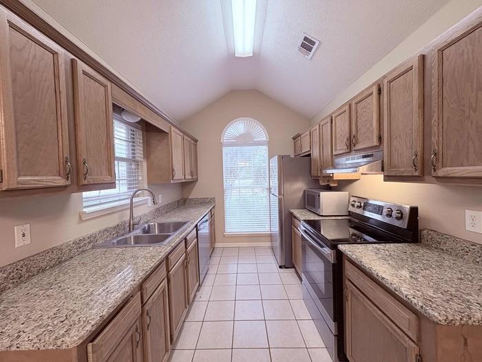 3007 Willow Dr - Photo 5 of 24