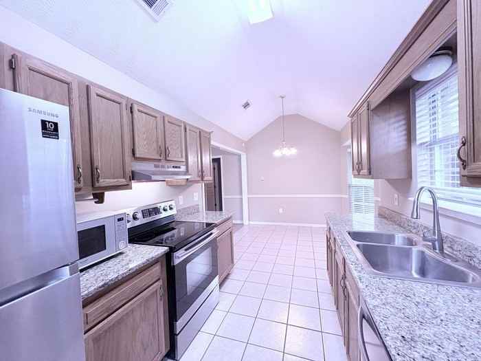 3007 Willow Dr - Photo 6 of 24