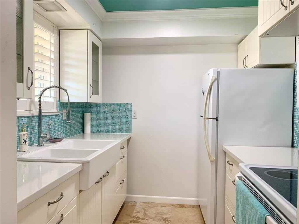 930 Osceola Dr #2 - Photo 4 of 38