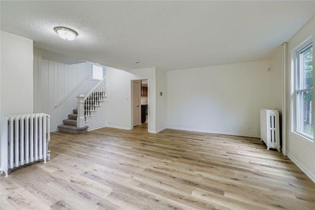 1501 Sherburne Ave - Photo 3 of 16