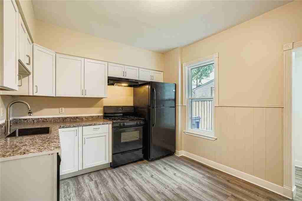 595X Hawthorne Ave E - Photo 5 of 11