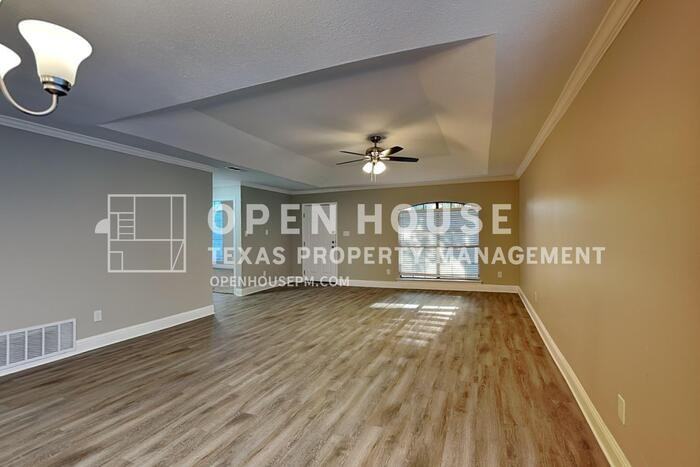 7008 Bentley Ave - Photo 5 of 22