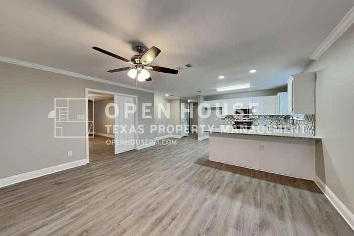 7008 Bentley Ave - Photo 7 of 22