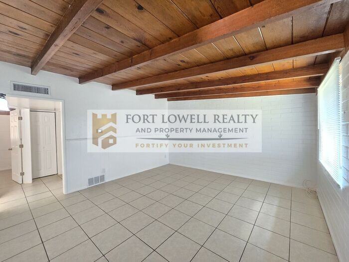 3008 N Balboa Ave - Photo 5 of 16