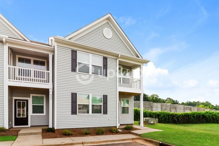 933 Ranchero St - Photo 4 of 17