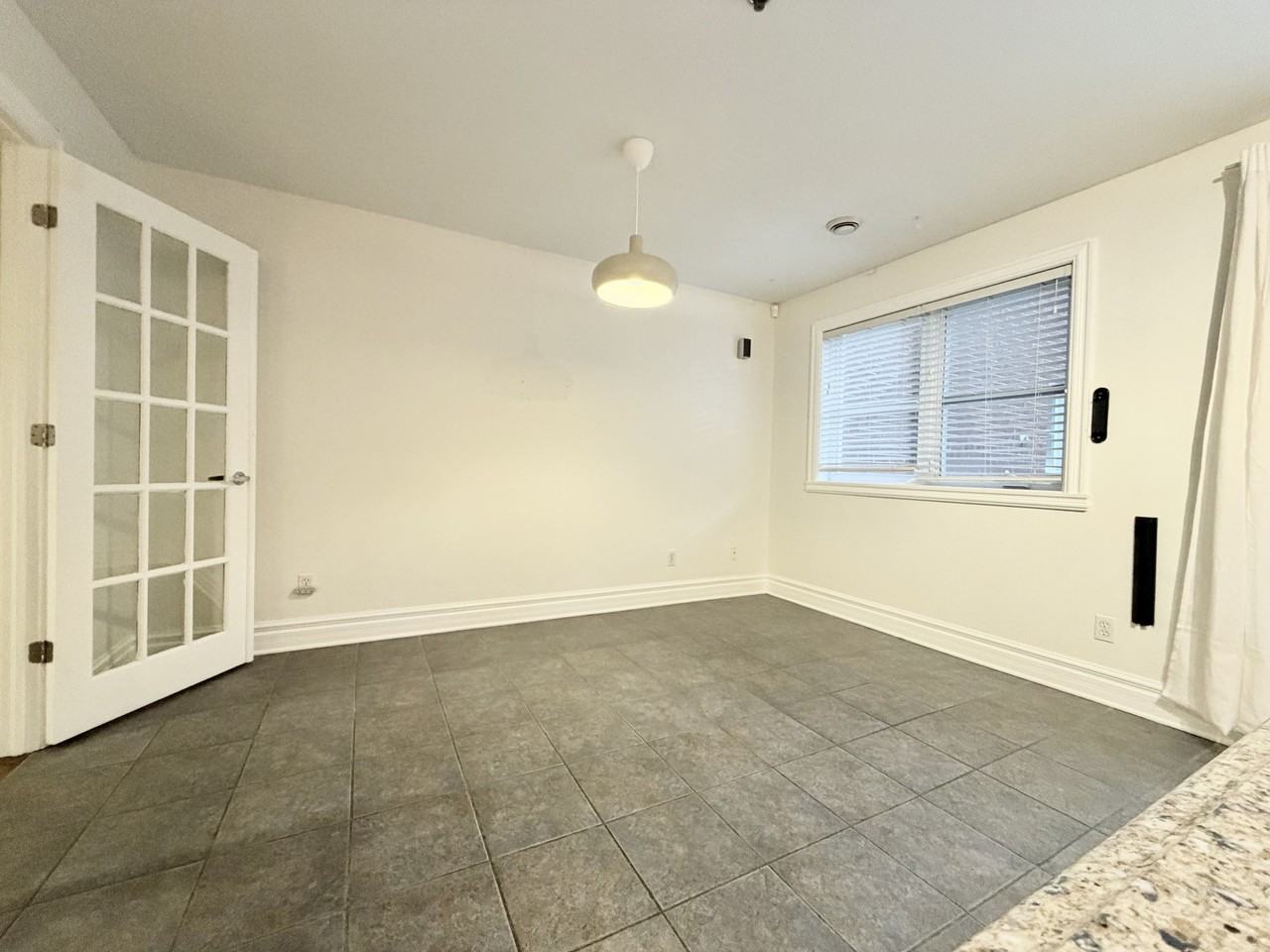 560 Rue Saint-André - Photo 2 of 8
