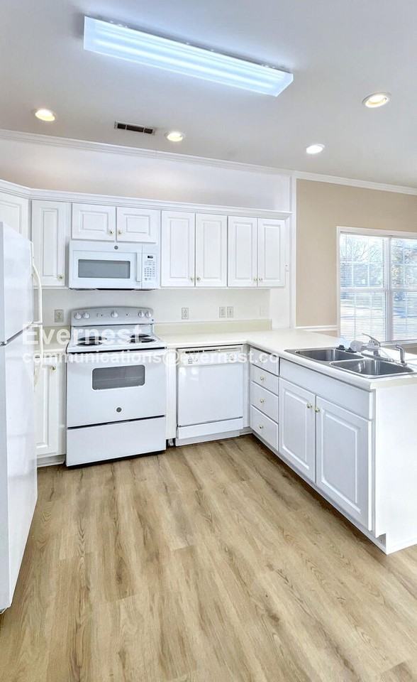 101 Bush St - Photo 2 of 19