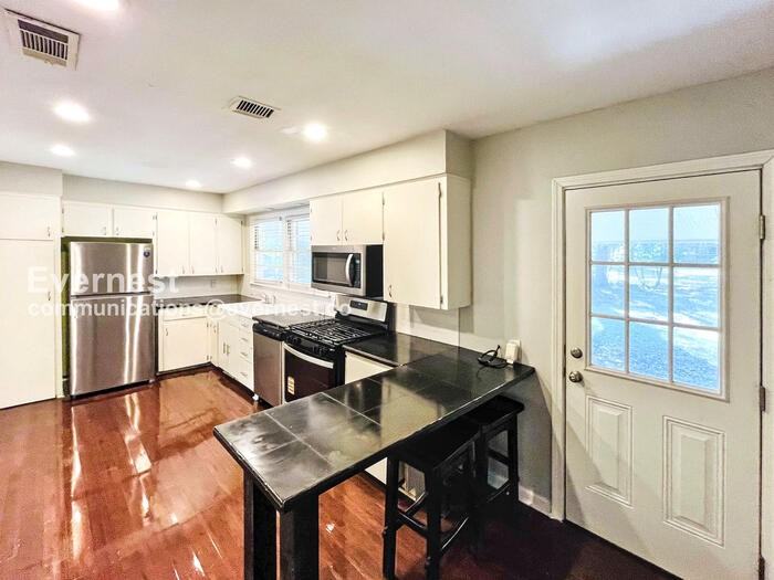 1521 Wilhurst St - Photo 2 of 22