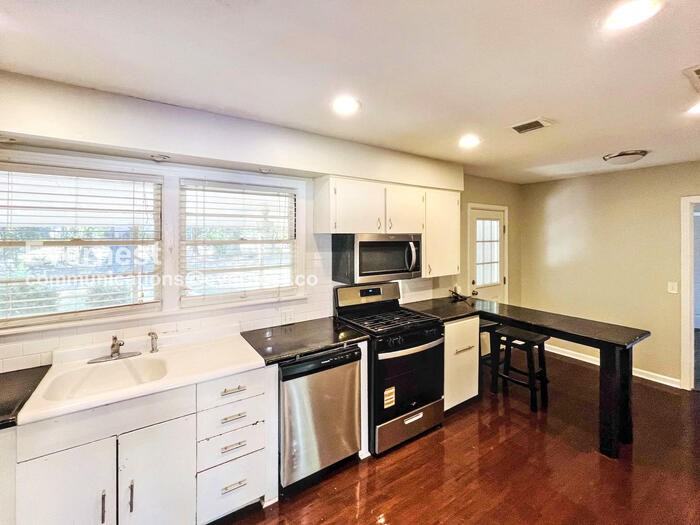 1521 Wilhurst St - Photo 3 of 22