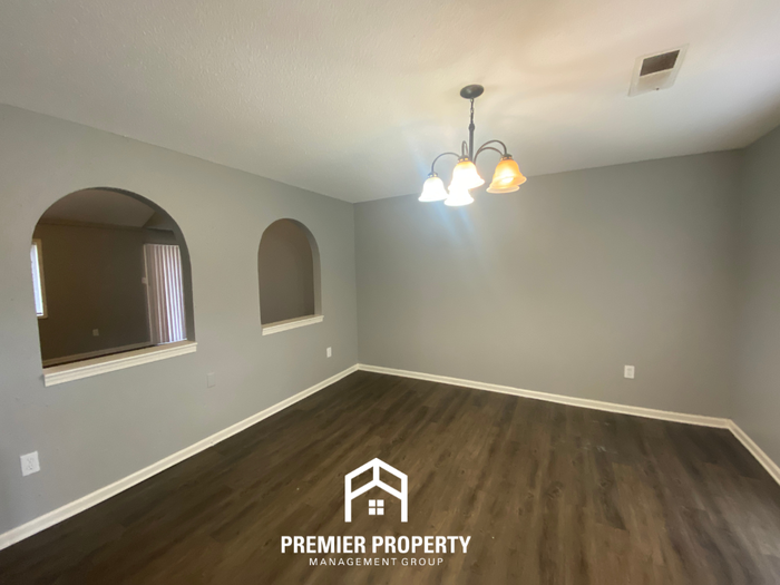 4453 Kerwin Dr - Photo 2 of 17