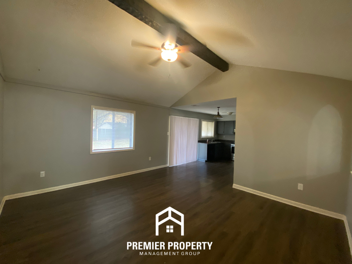 4453 Kerwin Dr - Photo 4 of 17