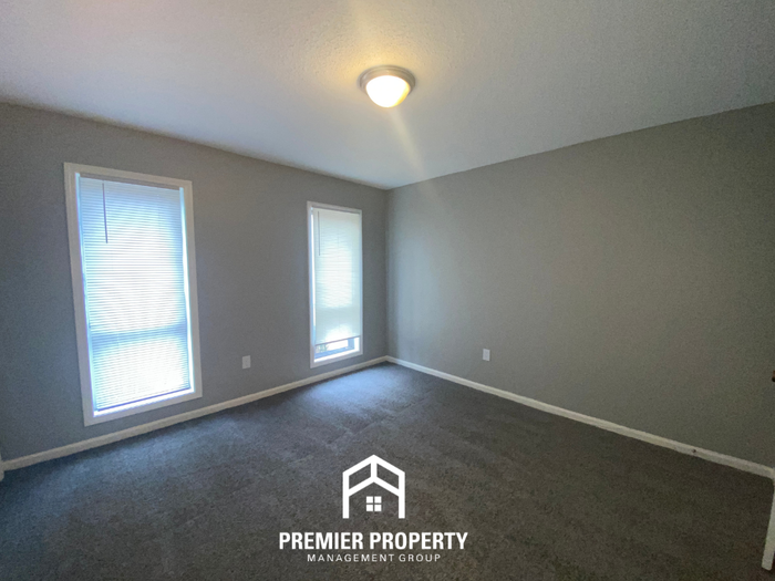 4453 Kerwin Dr - Photo 6 of 17