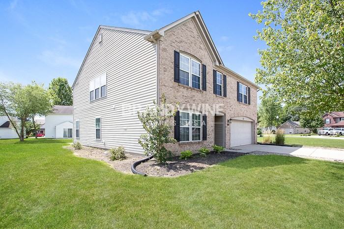 967 Webb Dr - Photo 2 of 20