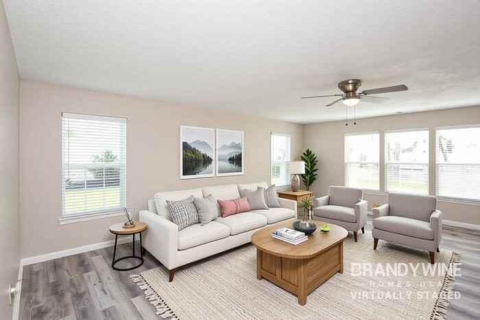 967 Webb Dr - Photo 3 of 20