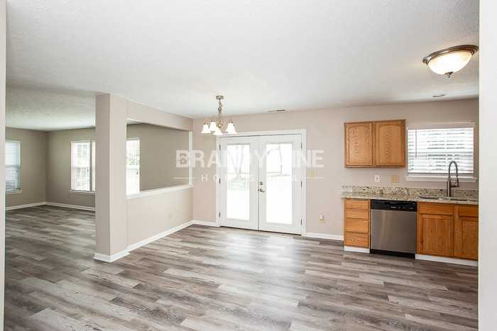 967 Webb Dr - Photo 7 of 20