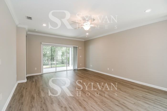 16045 Bainebridge Dr - Photo 3 of 15