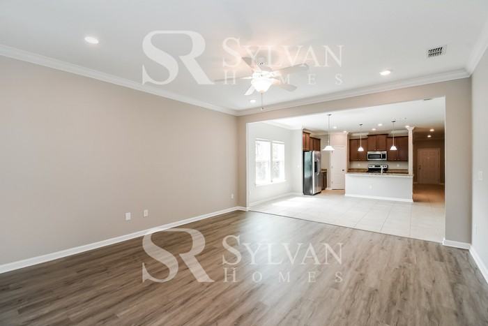 16045 Bainebridge Dr - Photo 4 of 15