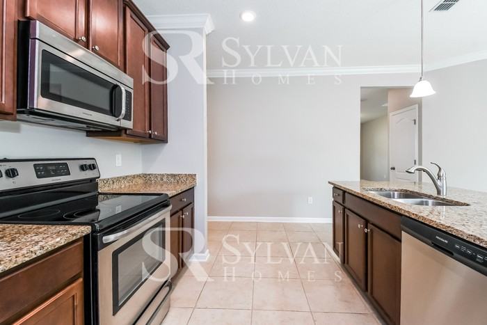 16045 Bainebridge Dr - Photo 6 of 15