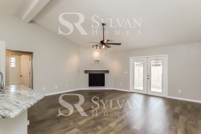 801 Long Lake Dr - Photo 2 of 15