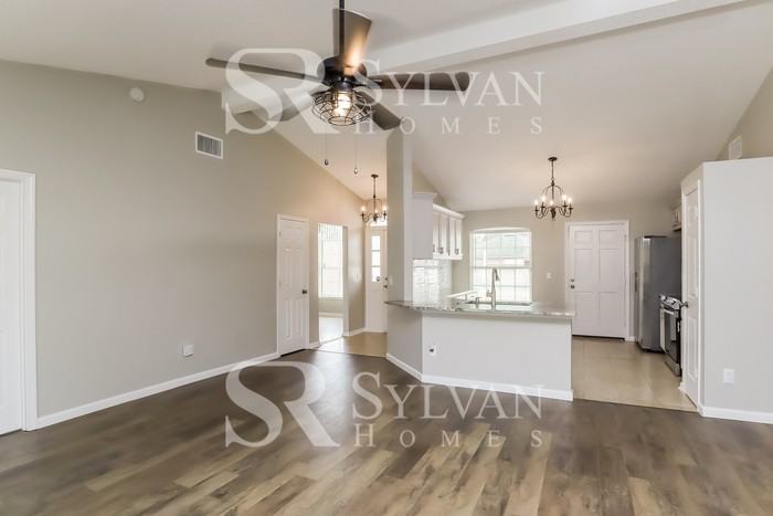 801 Long Lake Dr - Photo 3 of 15