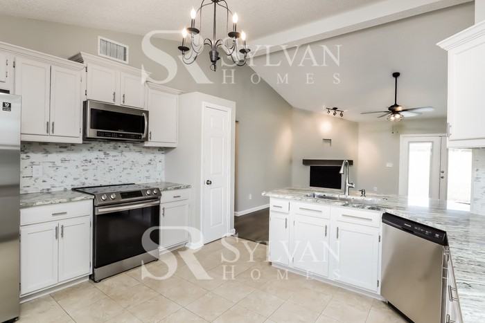 801 Long Lake Dr - Photo 5 of 15