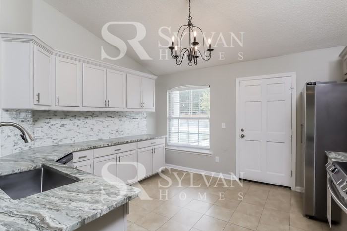 801 Long Lake Dr - Photo 6 of 15